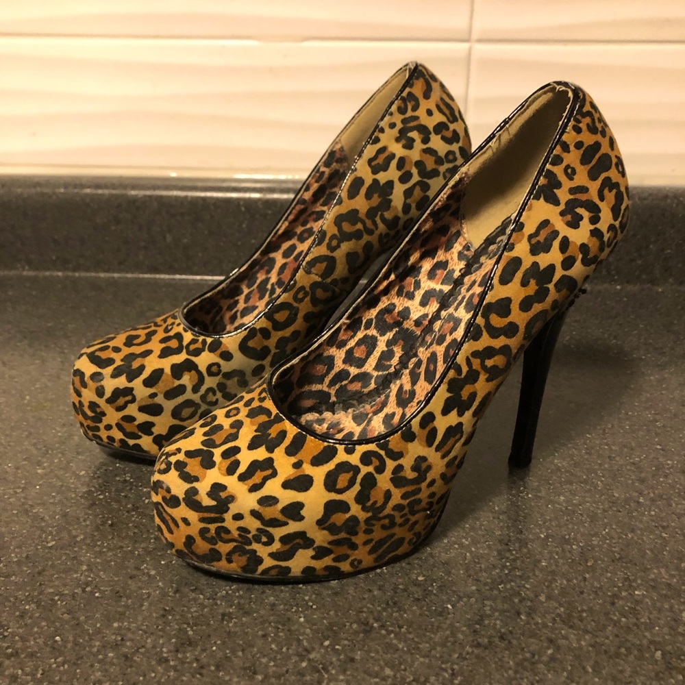 Bettie Page leopard print heels - size 9
